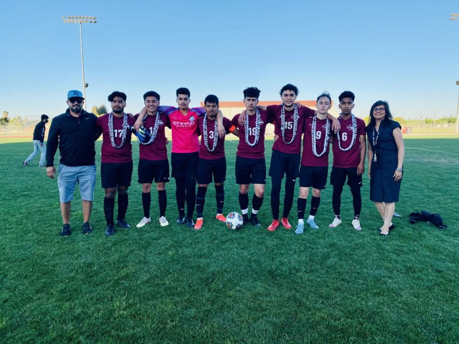 SOCCER%3A++Cougars+Say+Thank+You+to+the+Seniors